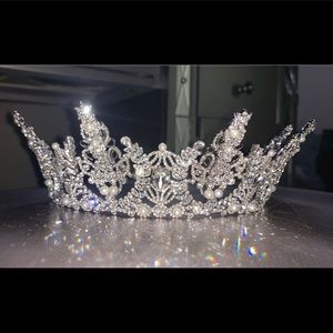 Swarovski crown with pearls